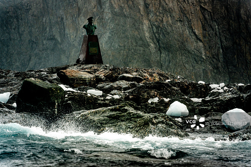位于象岛海岸的“耶尔乔”船长路易斯·帕尔多雕像。图片素材