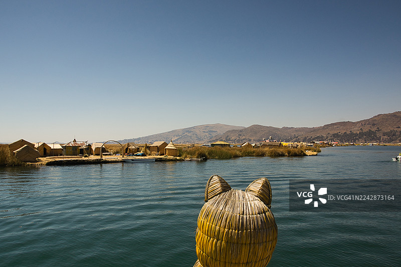乌鲁斯芦苇船，的的喀喀湖上的漂浮岛屿图片素材