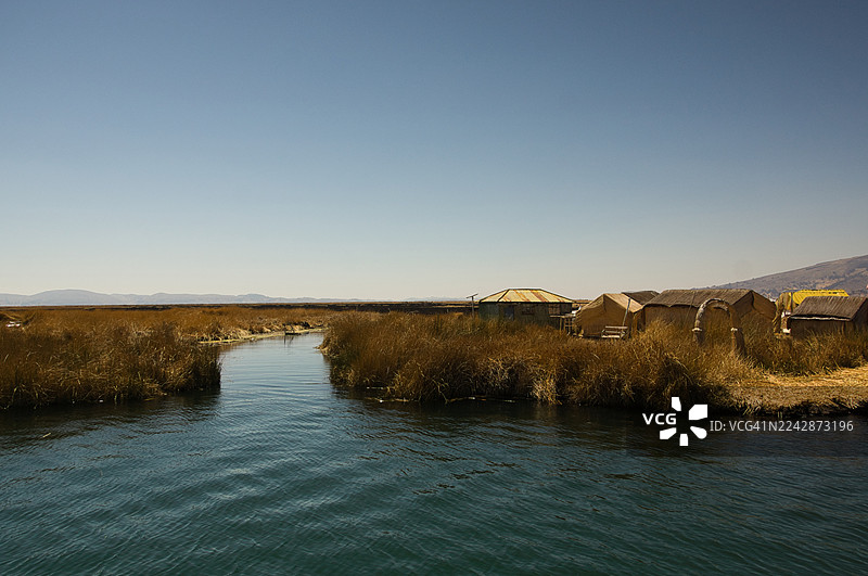 的的喀喀湖的托托拉芦苇、乌鲁斯浮岛和村庄图片素材