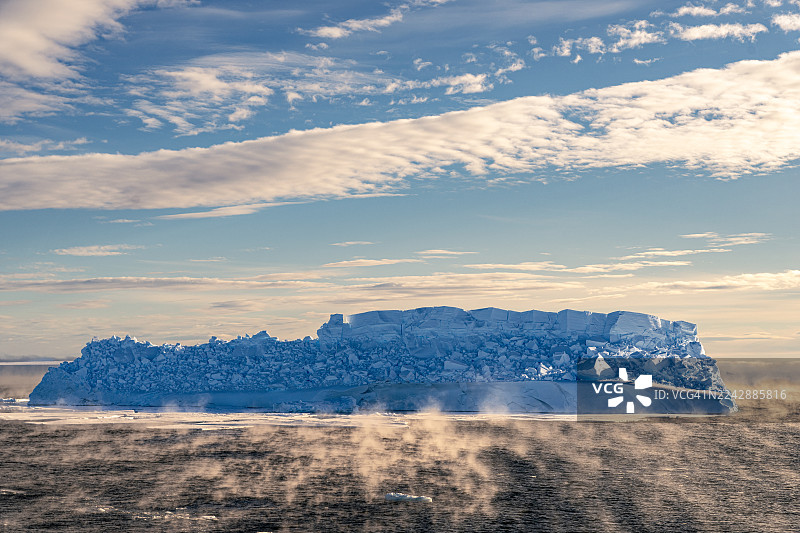 冰山与海雾图片素材