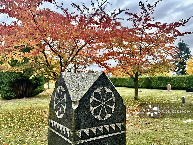 秋季的墓地图片素材