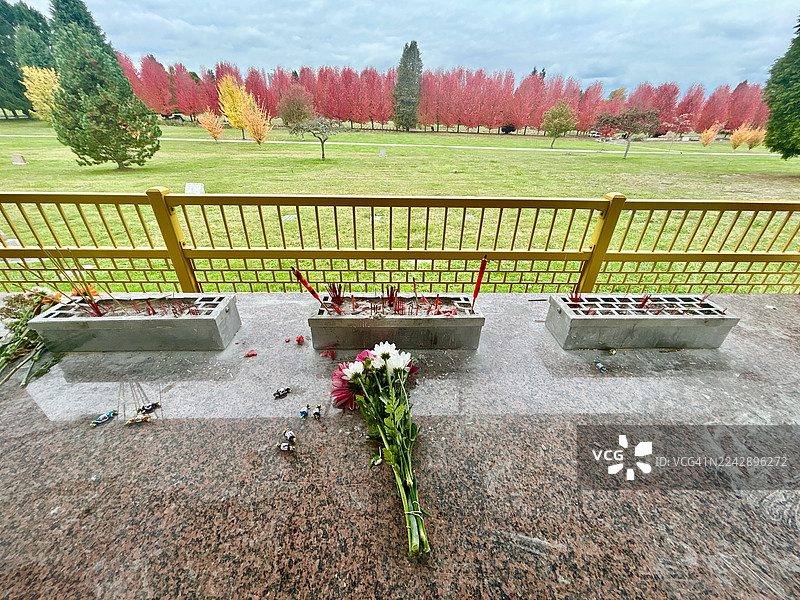 秋天的墓地图片素材