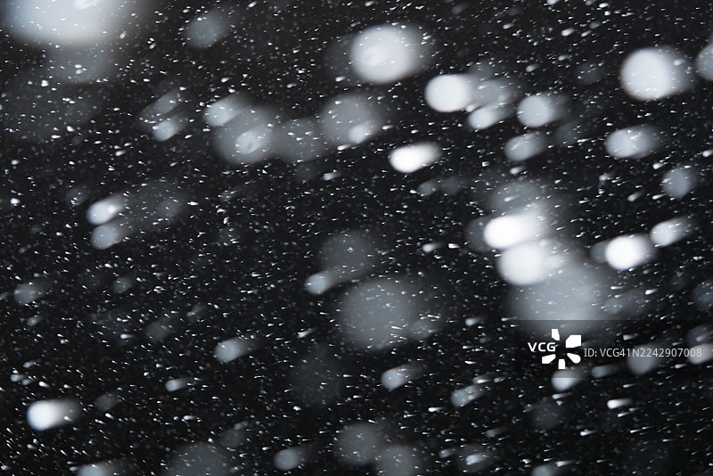 雪景在黑色背景上图片素材