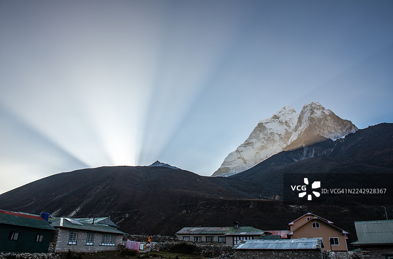 尼泊尔丁博切村黎明时分的阿玛达布拉姆峰图片素材