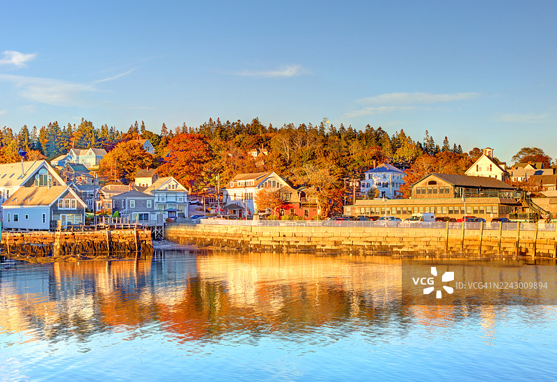 缅因州斯通宁顿的秋景图片素材