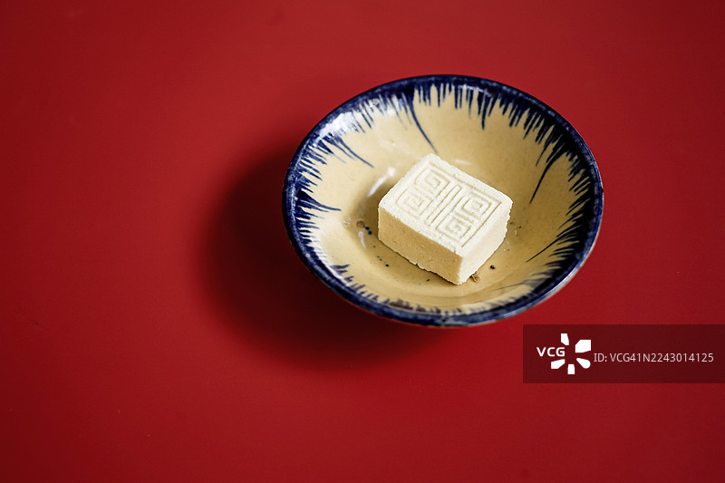 用糯米粉和绿豆粉制成的越南传统压力蛋糕图片素材