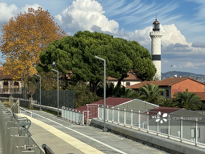 坎库尔塔兰灯塔的秋日色彩图片素材