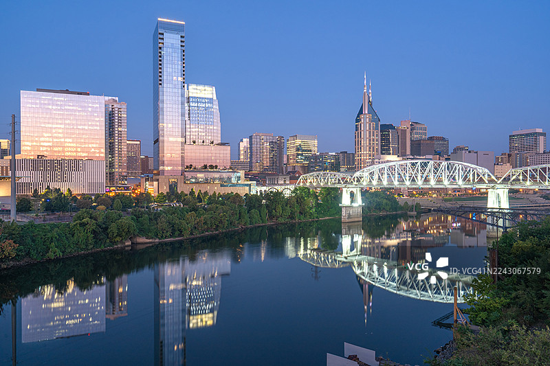 美国田纳西州纳什维尔市中心，“音乐之城”，在蓝色时刻的清晨图片素材