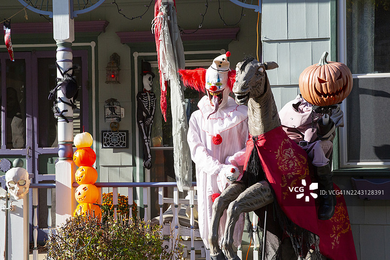 万圣节装饰，有恐怖小丑和南瓜灯图片素材