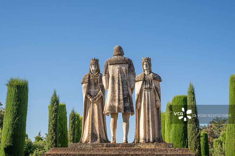 西班牙科尔多瓦，伊莎贝拉、费尔南多与克里斯托弗·哥伦布的雕像图片素材