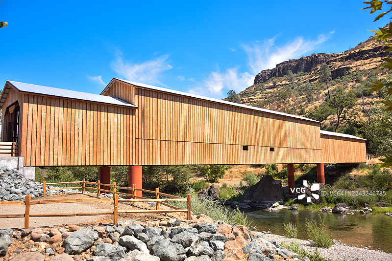 加利福尼亚州奇科市新建的哈尼路有顶桥图片素材