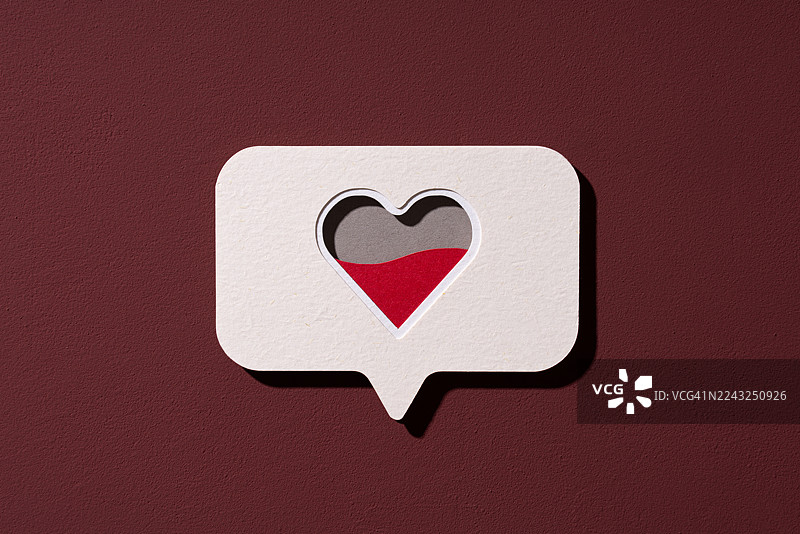 半满爱心形状留言图标，纸艺图片素材
