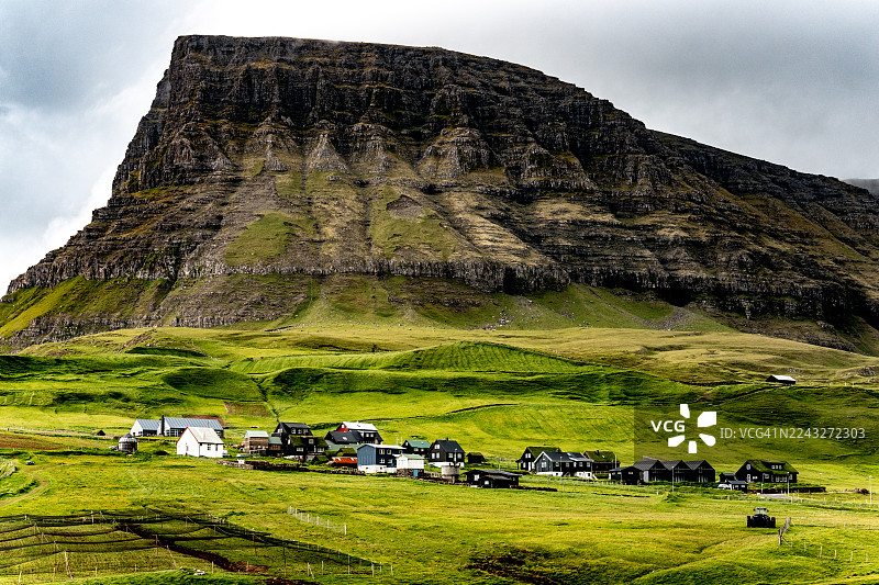 法罗群岛加萨达鲁尔村，穆拉瀑布上方。图片素材
