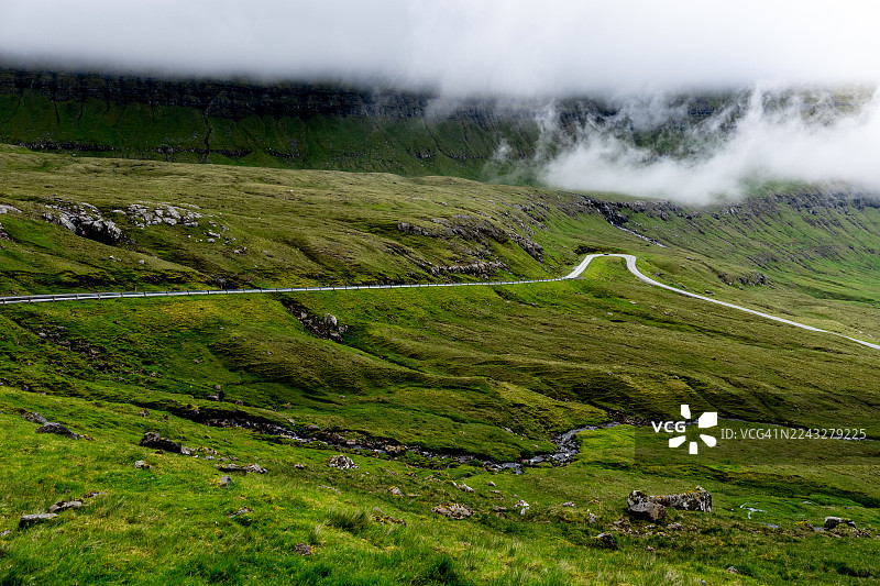 之字形弯道的道路图片素材