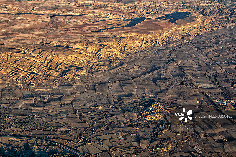 西班牙安达卢西亚格拉纳达省瓜迪克斯附近的喀斯特地貌鸟瞰图图片素材