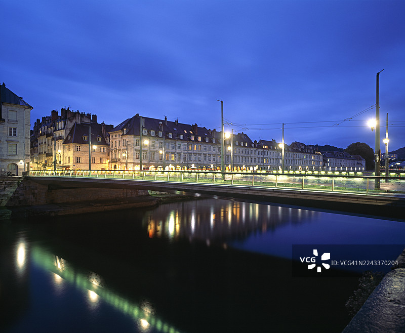 蓬巴特桥和瓦邦码头图片素材