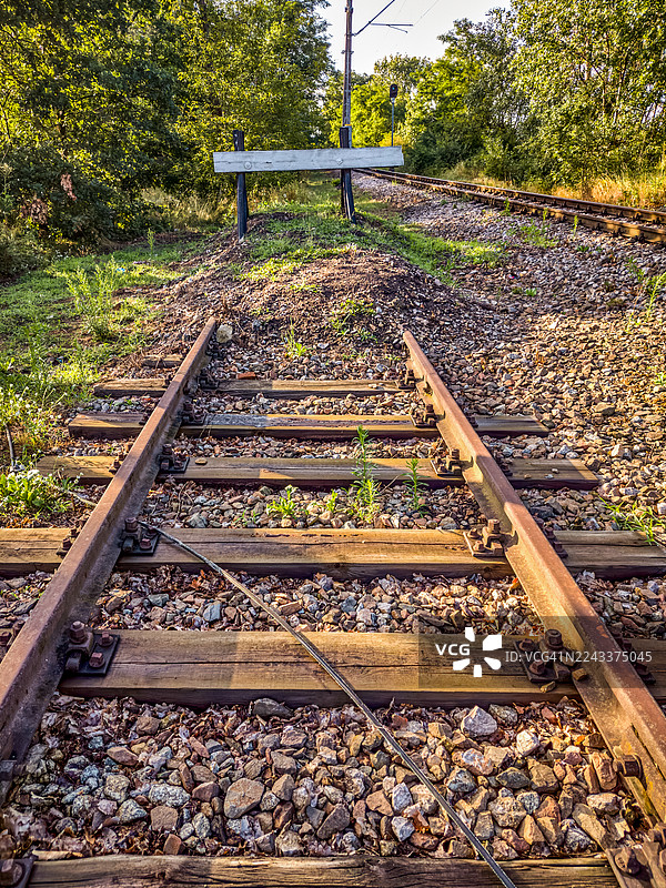 废弃的铁轨图片素材