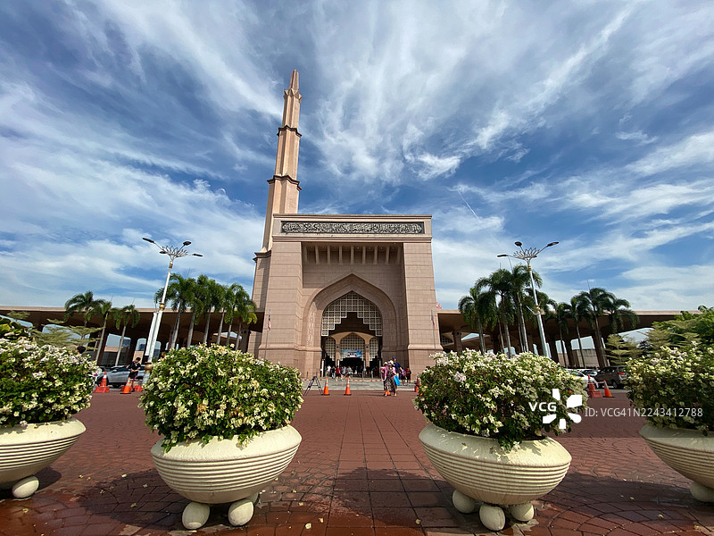 布特拉清真寺是马来西亚布城的主要清真寺。图片素材