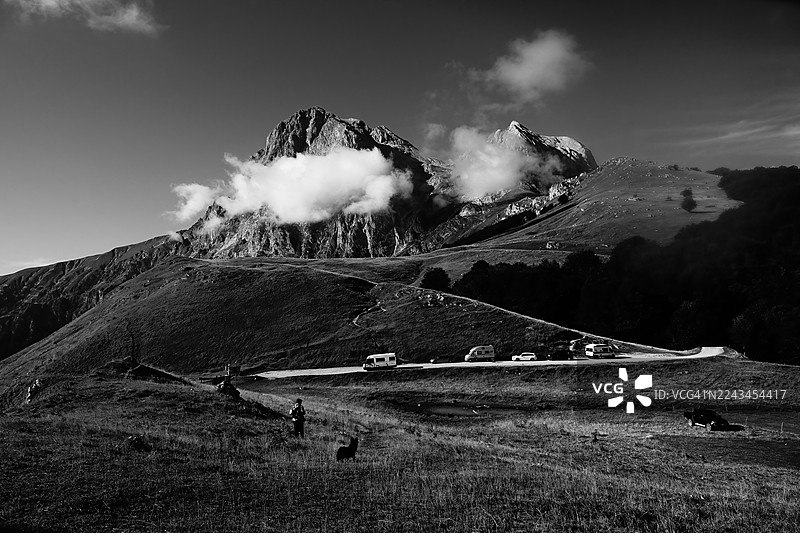 从“拉盖托山口”看到的“意大利大萨索山”图片素材
