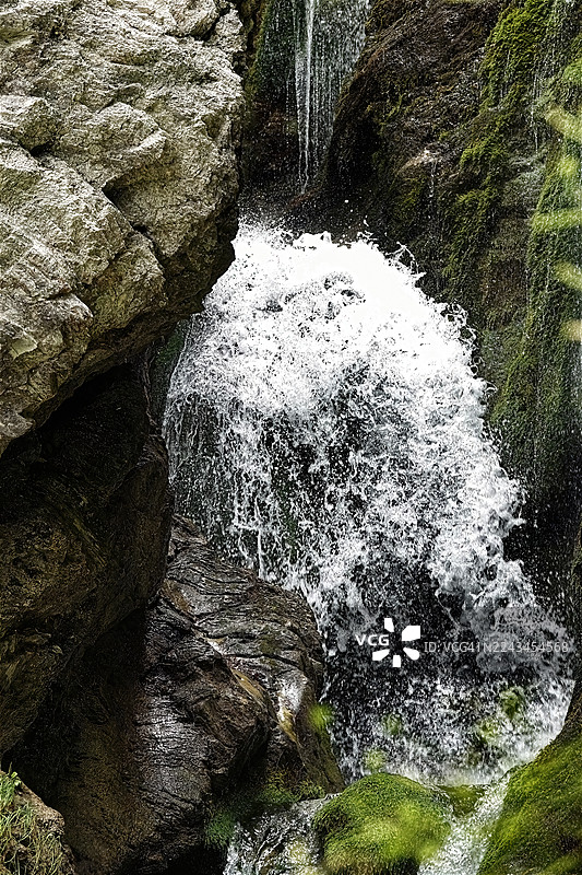 “阿尔诺河”瀑布图片素材