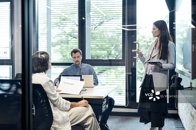 业务绩效管理系统提供了企业所需的增强灵活性，以便企业能够迅速适应市场变化并抓住新兴机遇。图片素材