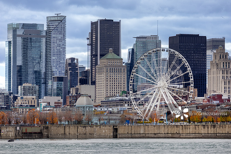 从圣海伦岛看到的蒙特利尔老城和市中心天际线，加拿大蒙特利尔图片素材