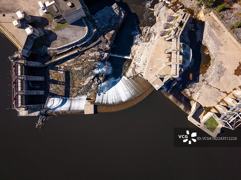 加拿大魁北克省波特诺夫圣安妮河上的圣阿尔班大坝的航拍图图片素材