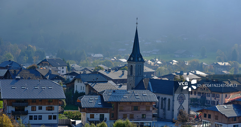 山区村庄的屋顶/普拉兹-苏尔利图片素材