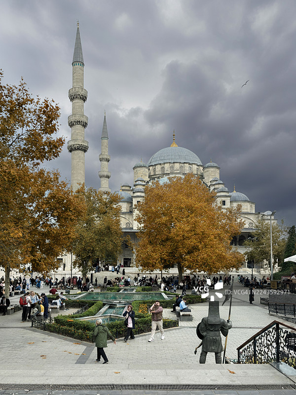 伊斯坦布尔欧洲区埃米诺努耶尼清真寺的傍晚霞光图片素材