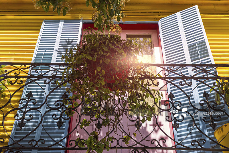 阿根廷，布宜诺斯艾利斯热门旅游目的地El Caminito的彩色建筑图片素材