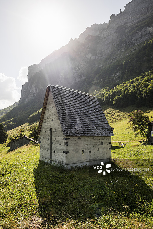 阿尔姆和现代教堂，阿尔姆恩格，希尔绍，卡尼斯弗卢赫，布雷根策瓦尔德，福拉尔贝格，阿尔卑斯山，奥地利图片素材