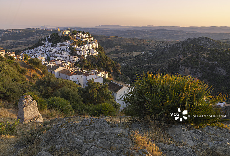 西班牙传统卡萨雷斯白色村庄（Pueblo Blanco）。图片素材