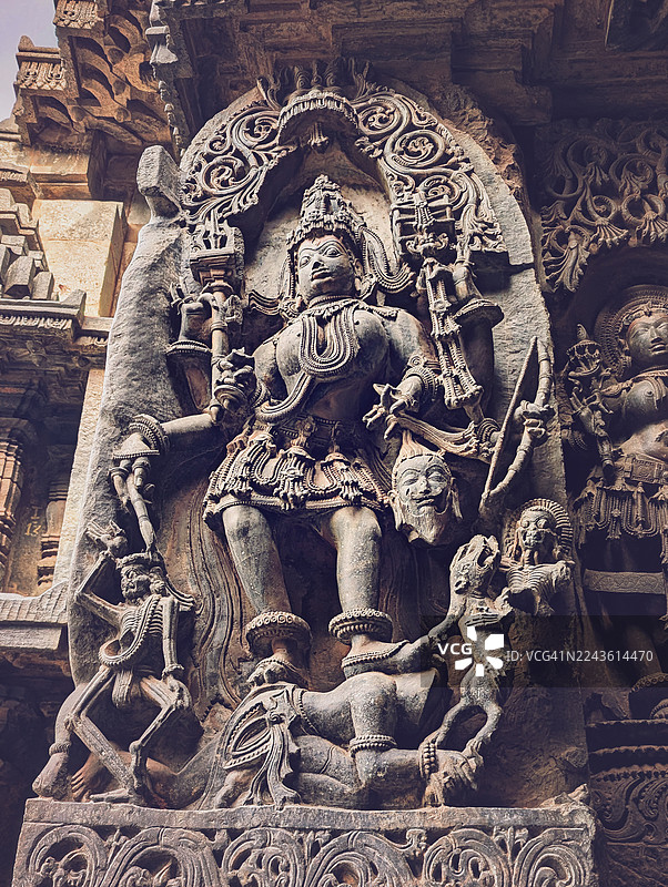 霍伊萨拉什瓦拉神庙,又称哈莱比杜神庙,是一座建于12世纪的印度教神庙,供奉湿婆神,位于印度卡纳塔克邦的哈莱比杜,曾是霍伊萨拉王朝的首都。该神庙是联合国教科文组织世界遗产,属于“霍伊萨拉王朝神圣建筑群”的一部分。图片素材