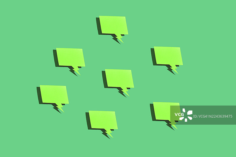 绿色漫画对话气泡平面图，背景为绿色图片素材