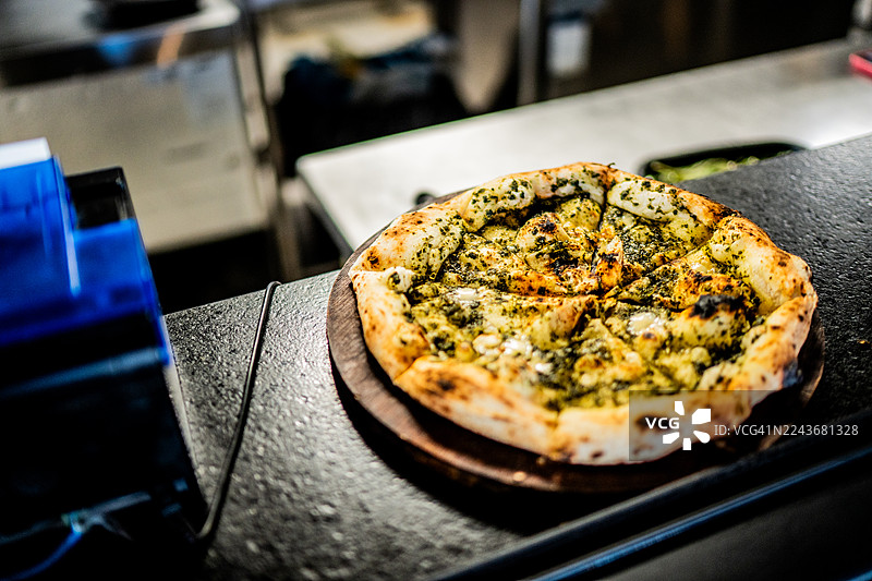 餐厅里的披萨图片素材