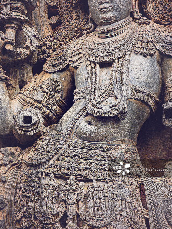 霍伊萨拉什瓦拉神庙，又称哈莱比杜神庙，是一座建于12世纪的印度教神庙，供奉湿婆神，位于印度卡纳塔克邦的哈莱比杜，曾是霍伊萨拉王朝的首都。该神庙是联合国教科文组织世界遗产，属于“霍伊萨拉王朝神圣建筑群”的一部分。图片素材