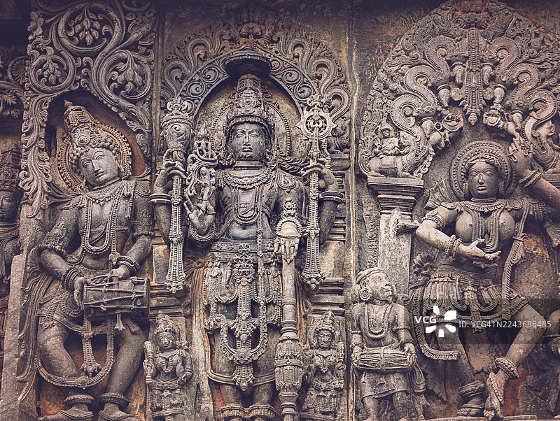 霍伊萨拉什瓦拉神庙,又称哈莱比杜神庙,是位于印度卡纳塔克邦哈莱比杜的一座12世纪印度教神庙,供奉湿婆神,曾是霍伊萨拉王朝的旧都。作为“霍伊萨拉神圣建筑群”的一部分,已被列为联合国教科文组织世界遗产。图片素材