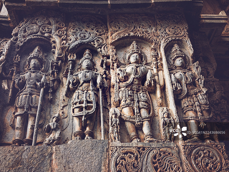 霍伊萨拉什瓦拉神庙，又称哈莱比杜神庙，是一座建于12世纪的印度教神庙，供奉湿婆神，位于印度卡纳塔克邦的哈莱比杜，曾是霍伊萨拉王朝的旧都。它是联合国教科文组织世界文化遗产“霍伊萨拉神圣建筑群”的一部分。图片素材