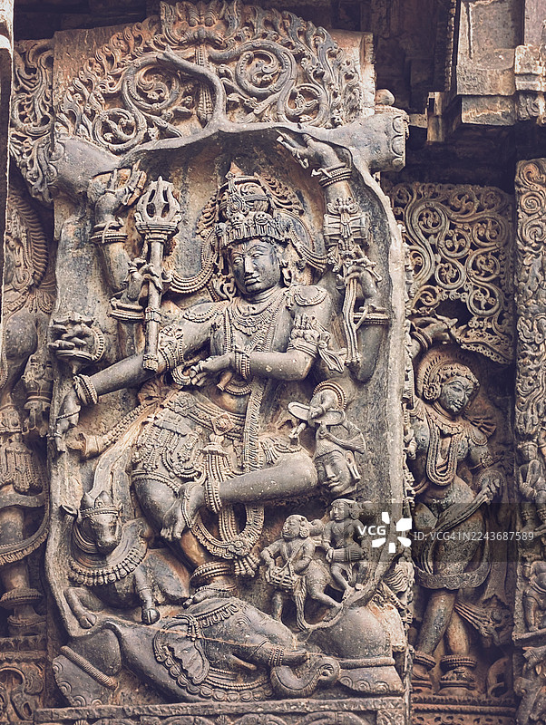 霍伊萨拉什瓦拉神庙(Hoysaleshwara temple),又称黑里比杜神庙(Halebidu temple),是一座建于12世纪的印度教神庙,供奉湿婆神,位于印度卡纳塔克邦的黑里比杜(Halebidu),曾是霍伊萨拉王朝的首都。该神庙是联合国教科文组织世界文化遗产,属于“霍伊萨拉王朝神圣建筑群”的一部分。图片素材