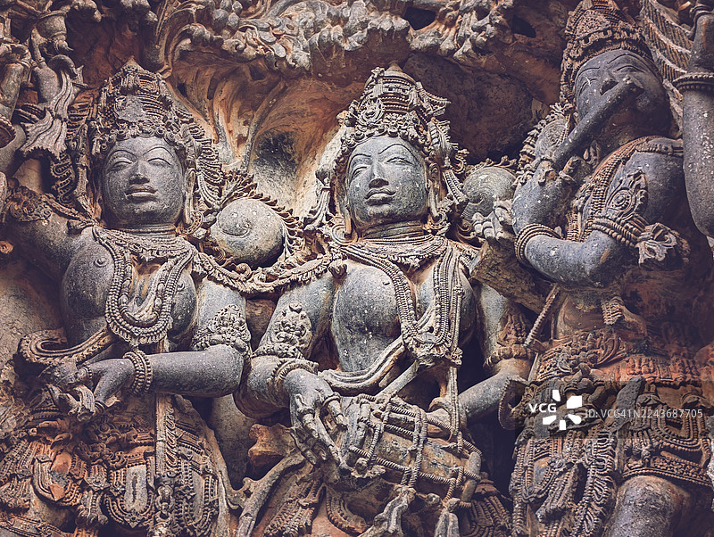 霍伊萨拉什瓦拉神庙，又称哈莱比杜神庙，是一座12世纪的印度教神庙，位于印度卡纳塔克邦的哈莱比杜，供奉湿婆神，这里曾是霍伊萨拉王朝的首都。该神庙是联合国教科文组织世界遗产，属于“霍伊萨拉神圣建筑群”的一部分。图片素材