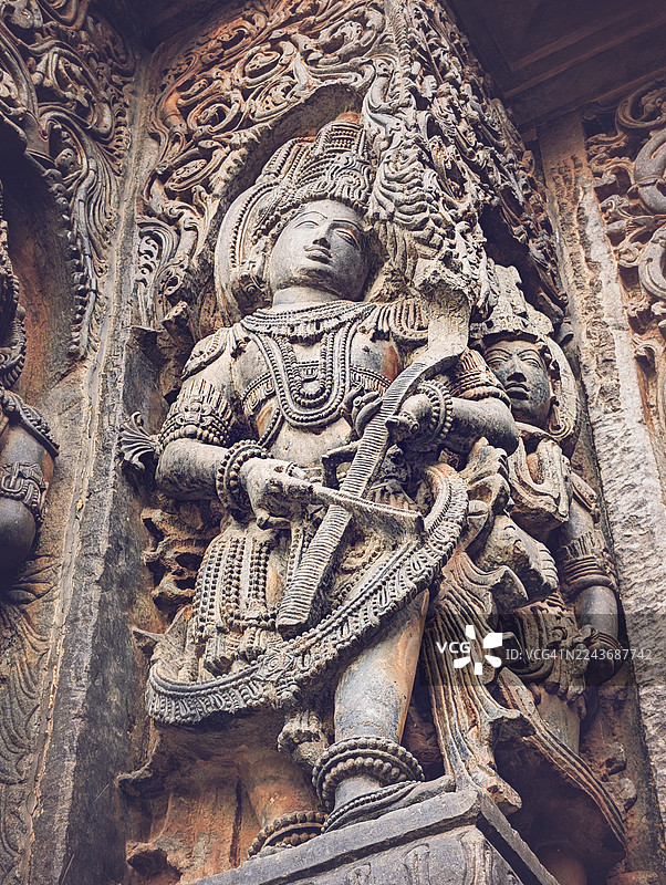 霍伊萨拉什瓦拉寺（Hoysaleshwara Temple），又称黑里比杜寺（Halebidu Temple），是一座建于12世纪的印度教神庙，供奉湿婆神，位于印度卡纳塔克邦的黑里比杜，曾是霍伊萨拉王朝的旧都。该寺是联合国教科文组织世界文化遗产“霍伊萨拉神圣建筑群”的一部分。图片素材