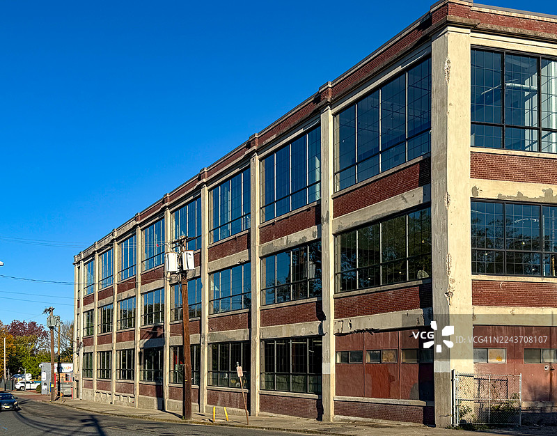 帕特森新装玻璃窗的仓库图片素材