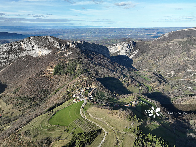 法国伊泽尔省沙泰吕斯地区韦尔科尔地区自然公园和山谷，全景悬崖图片素材