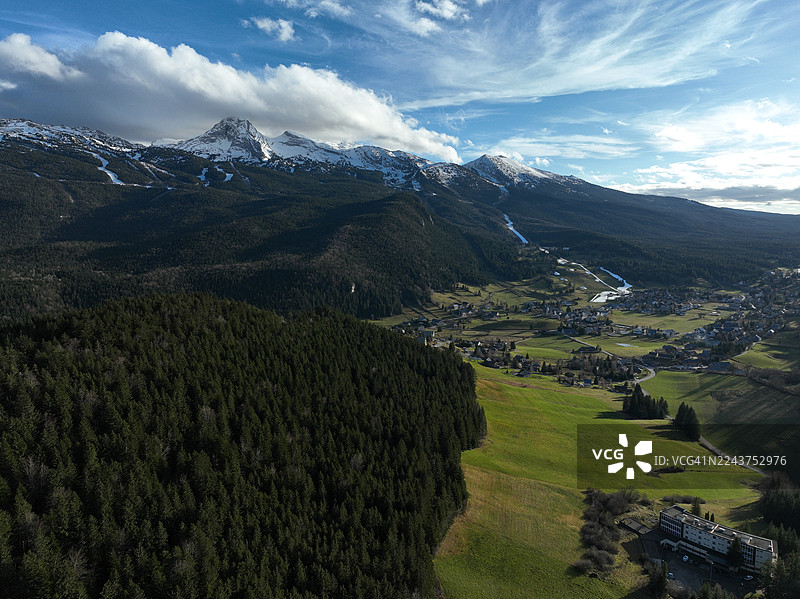 法国韦尔科尔地区自然公园科朗松地区博瓦尔巴尔布森林和雪山区域，伊泽尔省图片素材
