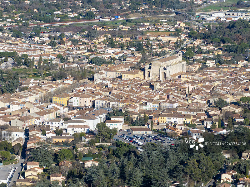 法国瓦尔省圣马克西姆拉圣博姆镇的冬季景象图片素材