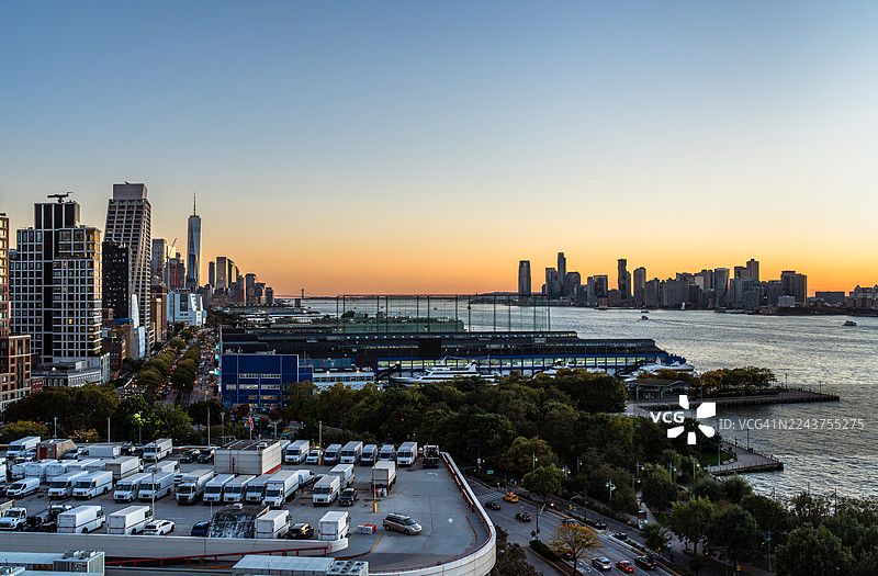 切尔西和哈德逊河的日落天际线景观图片素材