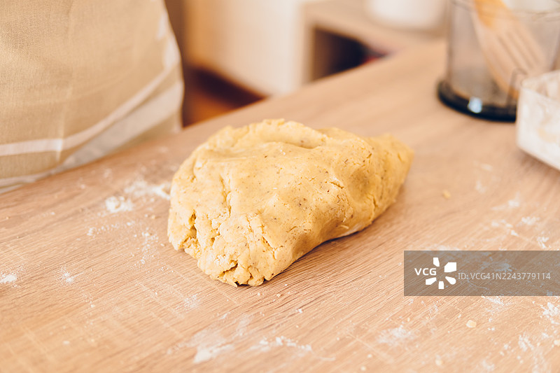 面团在桌上的特写图片素材