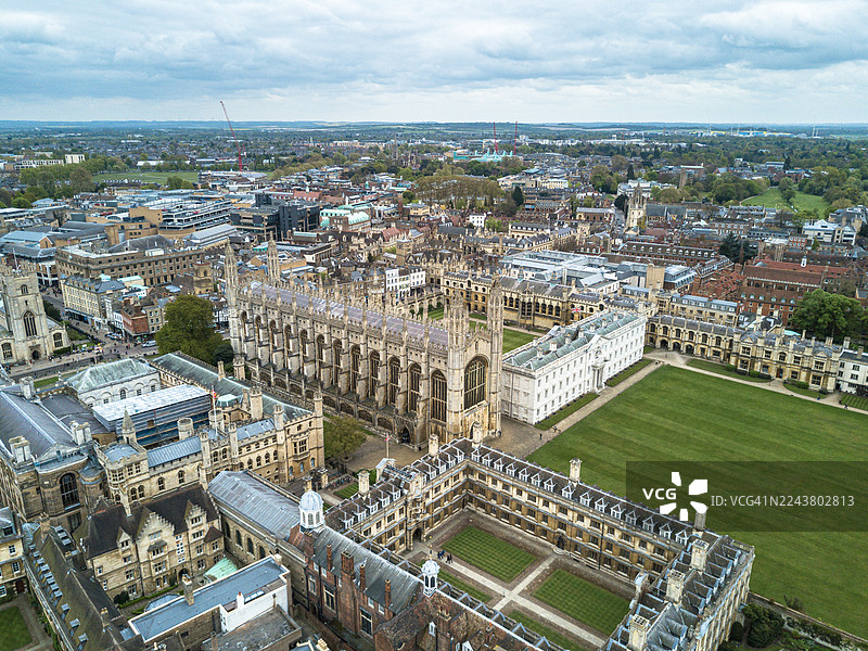 英国剑桥大学剑桥郡剑桥市国王学院礼拜堂及校园的航拍全景图图片素材