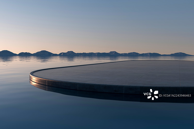 山景映衬下，平静水面上的未来感弧形小径图片素材