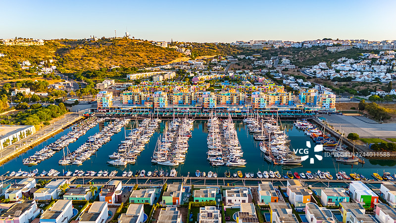 葡萄牙阿尔加维阿尔布费拉码头的鸟瞰图图片素材